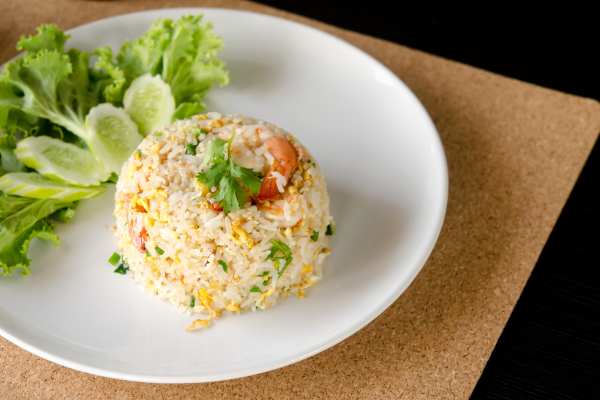 Aprenda a fazer arroz de panela de pressão de forma simples e rápida, com dicas e truques para obter o arroz perfeito toda vez. Veja como!