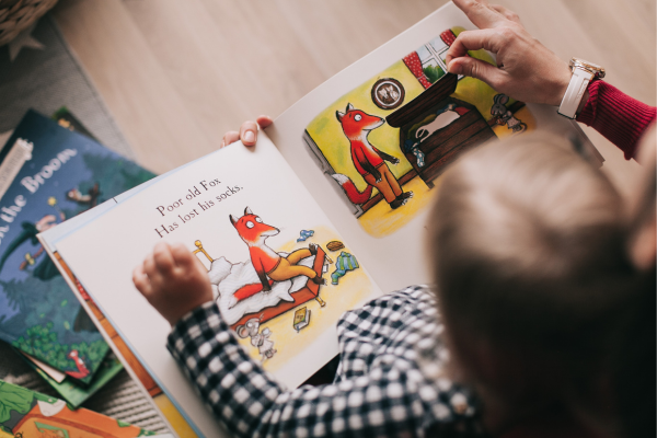 Descubra como estimular o hábito da leitura infantil desde os primeiros anos com dicas práticas e educativas para pais e cuidadores.