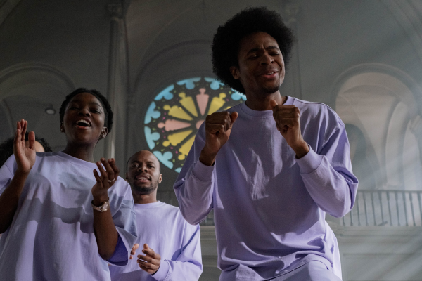 Música gospel internacional em alta: conheça vozes impactantes, louvores transformadores e trilhas instrumentais que elevam a fé e a espiritualidade.